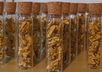 Fertigung, Abfüllung, von Hand ...