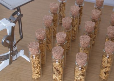 Fertigung, Abfüllung, von Hand ...